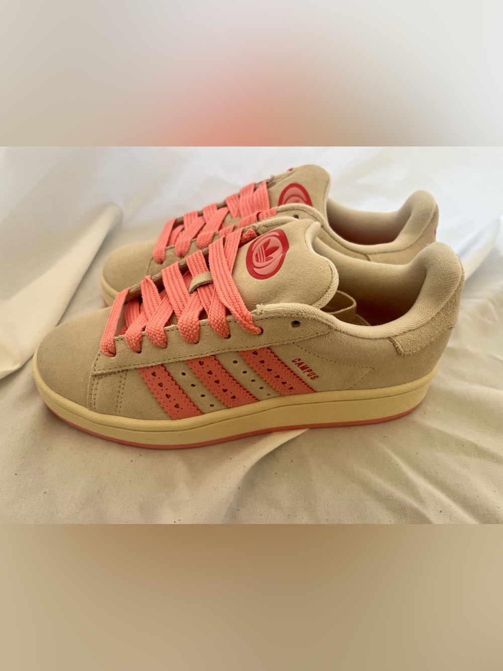 adidas Suede Campus 00s off white/pink /hearts BNWT